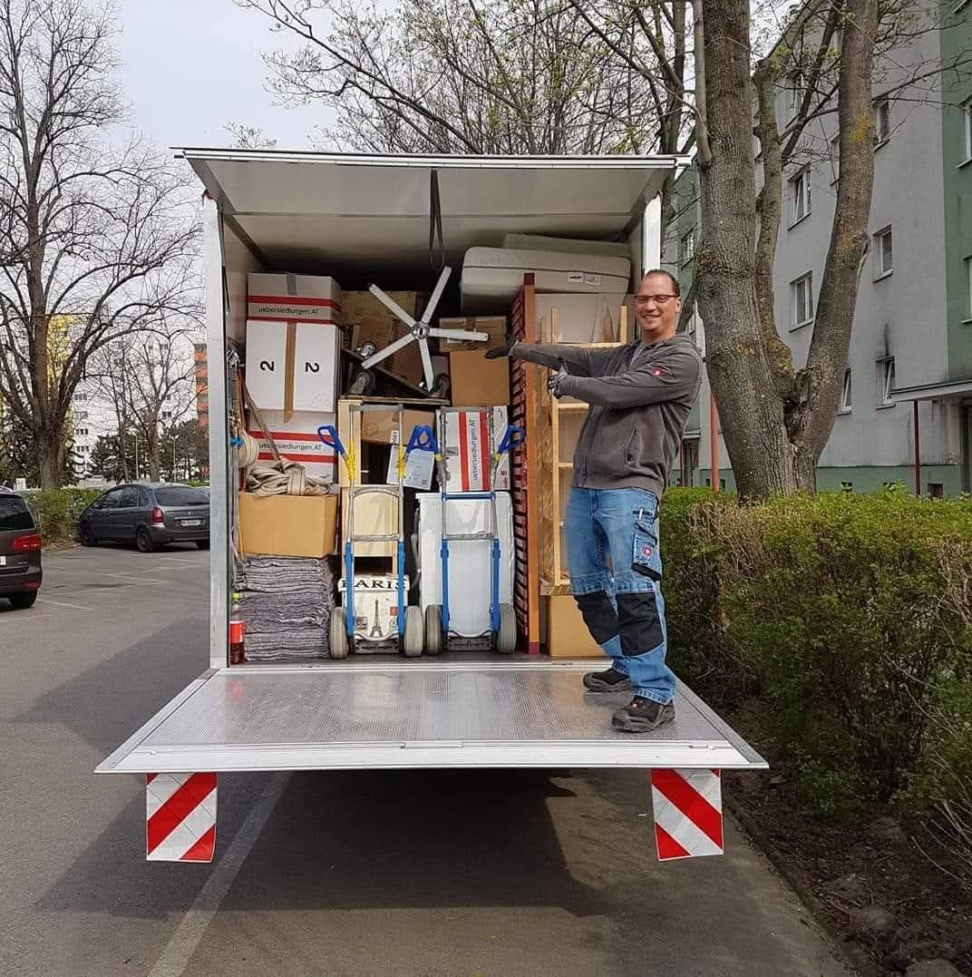 Übersiedlung mit Transportfahrzeug